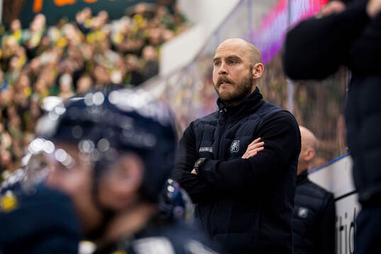 Södertäljes assisterande tränare Fredric Andersson