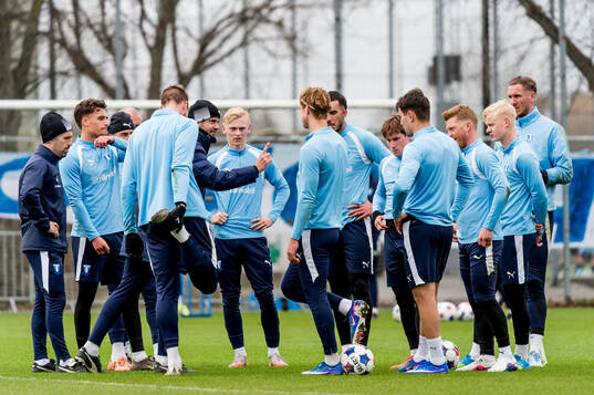 Huvudtränare Miguel Angel Ramirez och spelare