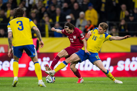 Jakub Kaminski of Poland and Carl Starfelt of Sweden