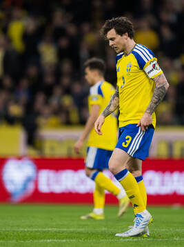 Victor Nilsson Lindelöf of Sweden looks dejected