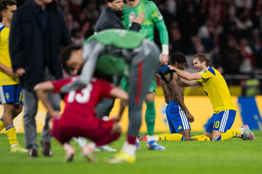 Anthony Elanga and Benjamin Nygren of Sweden celebrates
