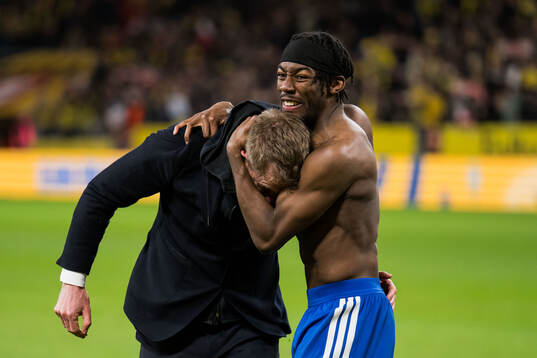 Head coach Graham Potter and Anthony Elanga of Sweden