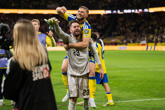 goalkeeper Kristoffer Nordfeldt and Jesper Karlström of