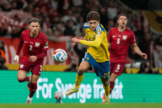 Matty Cash of Poland and Besfort Zeneli of Sweden