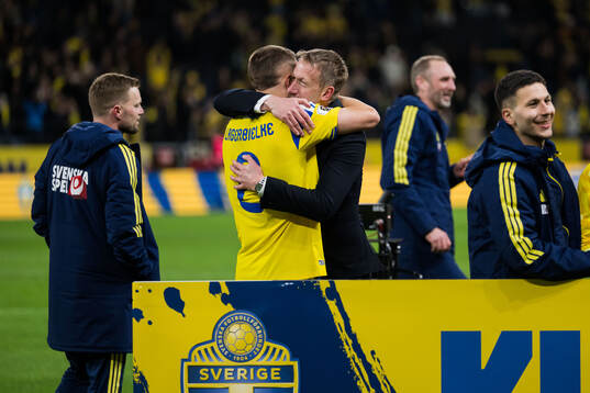 Gustaf Lagerbielke and head coach Graham Potter of Sweden