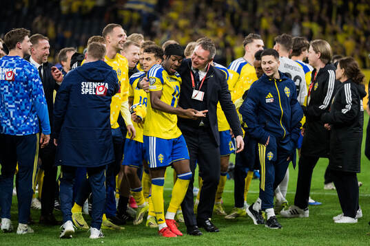 Anthony Elanga of Sweden and Kim Källström, Head of