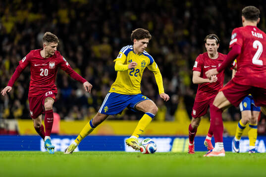 Sebastian Szymanski of Poland and Besfort Zeneli of Sweden
