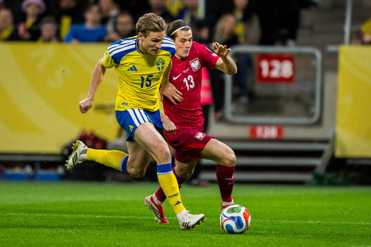 Carl Starfelt of Sweden and Jakub Kaminski of Poland