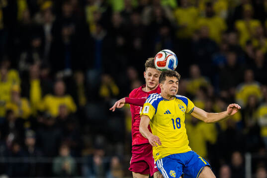 Sebastian Szymanski of Poland and Yasin Ayari of Sweden