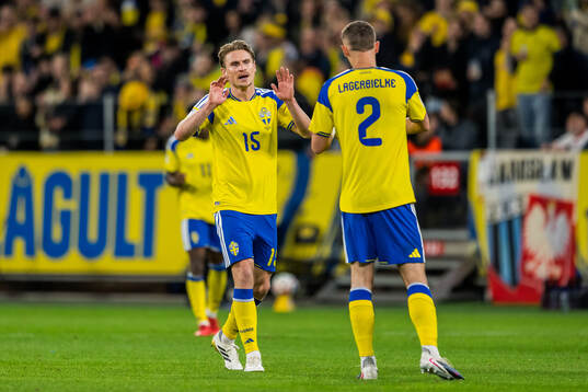 Carl Starfelt and Gustaf Lagerbielke of Sweden celebrate
