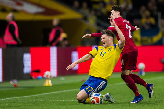 Viktor Gyökeres of Sweden and Nicola Zalewski of Poland