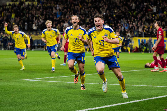 Viktor Gyökeres celebrates