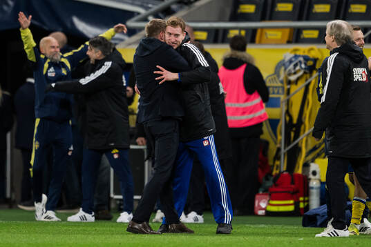 Head coach Graham Potter and Dejan Kulusevski of Sweden
