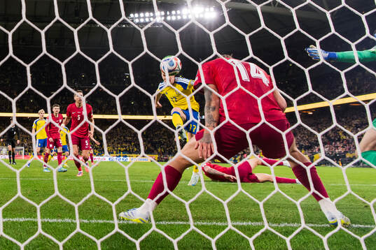 Viktor Gyökeres of Sweden scores 3-2