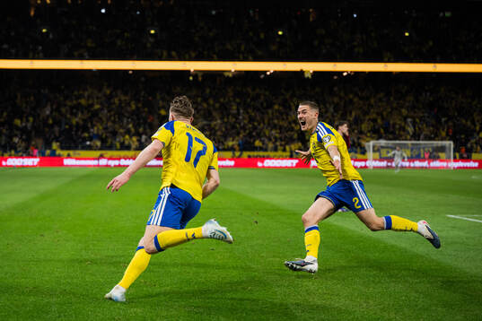 Viktor Gyökeres and Gustaf Lagerbielke of Sweden celebrate