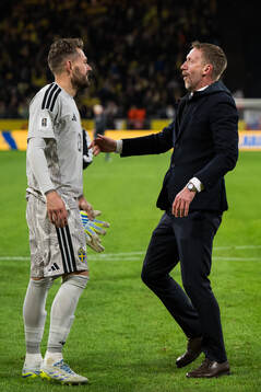 goalkeeper Kristoffer Nordfeldt and Head coach Graham