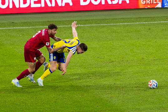 Przemyslaw Wisniewski of Poland and Viktor Gyökeres of
