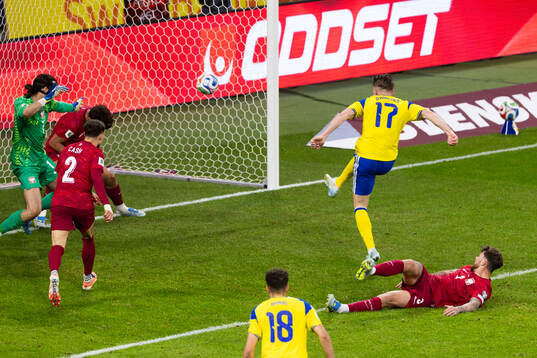 Viktor Gyökeres of Sweden scores 3-2