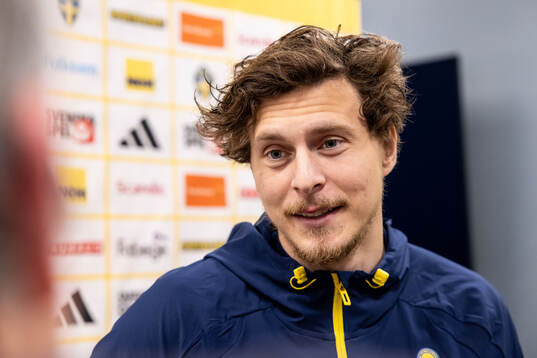 Victor Nilsson Lindelöf of Sweden is being interviewed