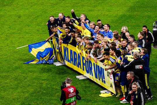Players of Sweden celebrates