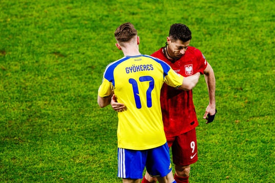 Viktor Gyökeres of Sweden and Robert Lewandowski of Poland