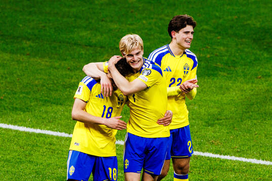 Yasin Ayari, Lucas Bergvall and Besfort Zeneli of Sweden