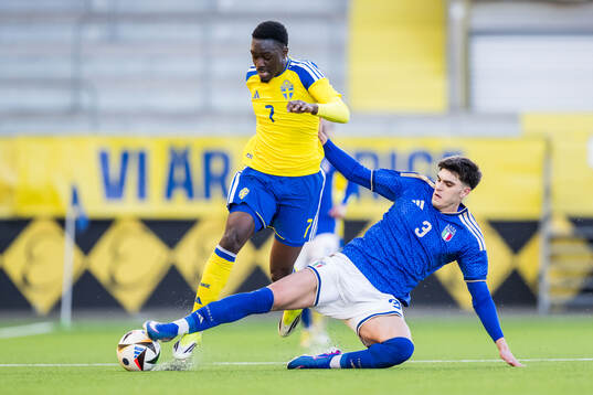 Genesis Antwi of Sweden and Davide Bartesaghi of Italy