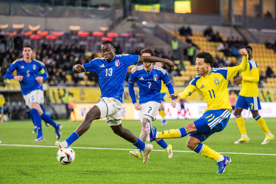 Michael Kayode of Italy and Momodou Sonko of Sweden