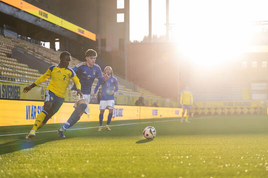 Bläddra bland fler bilder av Football, UEFA Under-21 Qualifier, Sweden - Italy