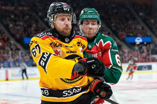 Luleås Linus Omark och Frölundas Filip Hasa