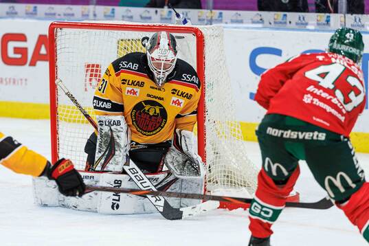 Frölundas Tom Nilsson gör 2-0 på Luleås målvakt