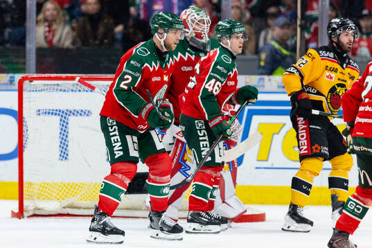 Frölundas Christian Folin, målvakt Tobias Normann och