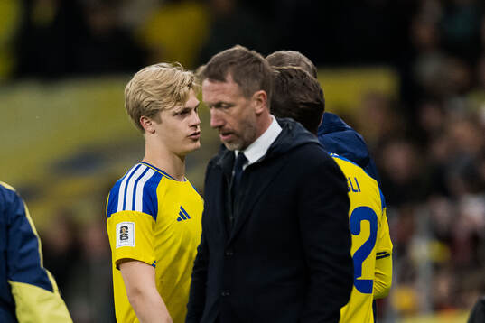 Lucas Bergvall of Sweden and head coach Graham Potter of