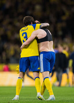 Victor Nilsson Lindelöf and Viktor Gyökeres of Sweden