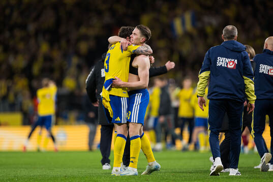 Victor Nilsson Lindelöf and Viktor Gyökeres of Sweden