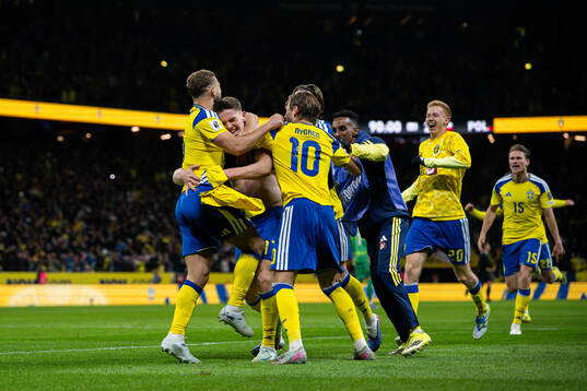 Viktor Gyökeres celebrate with Jesper Karlström and
