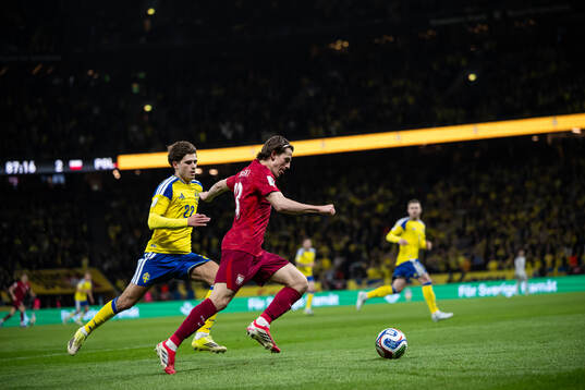 Besfort Zeneli of Sweden and Jakub Kaminski of Poland