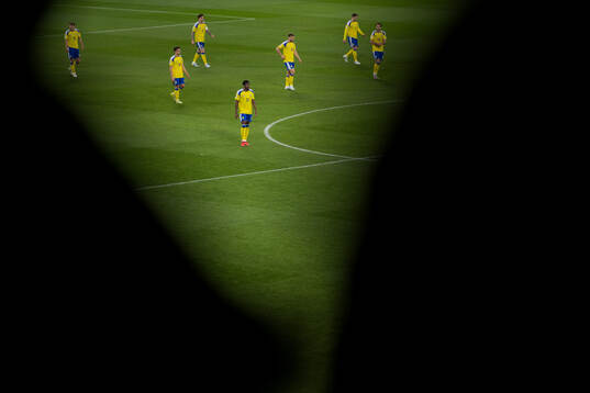 Players of Sweden look dejected