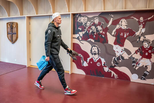 Erling Braut Haaland of Norway arrives