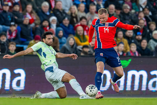 Eray Cömert of Switzerland and Julian Ryerson of Norway
