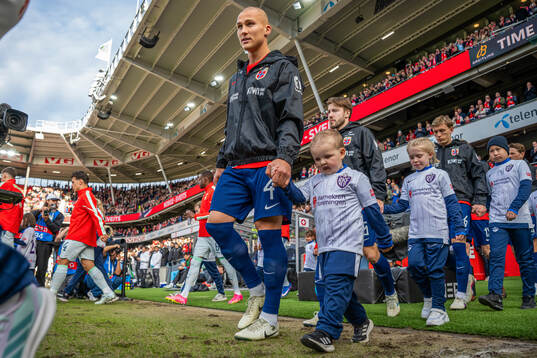 Leo Østigård of Norway enters the pitch