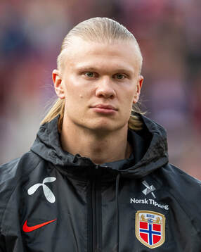 Erling Braut Haaland of Norway line up