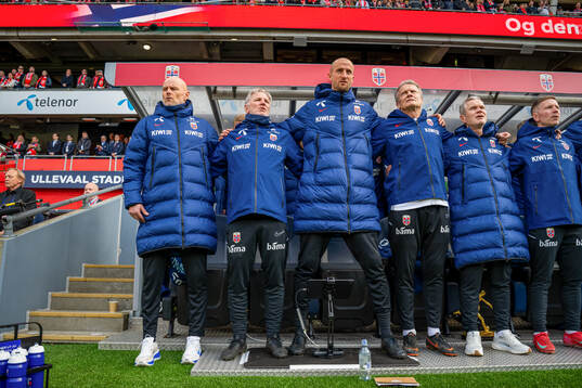Head coach Ståle Solbakken, assistant coach Kent