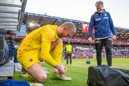 Goalkeeper Egil Selvik and goalkeeper coach Frode Grodås