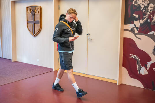 Andreas Schjelderup of Norway arrives