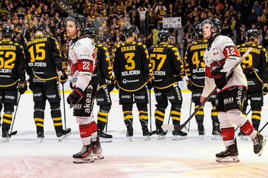 Malmö Redhawks Janne Kuokkanen och Linus Öberg deppar
