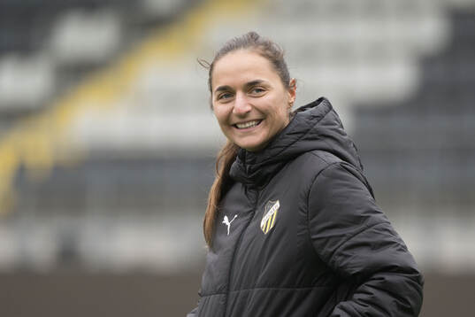 Coach Elena Sadiku