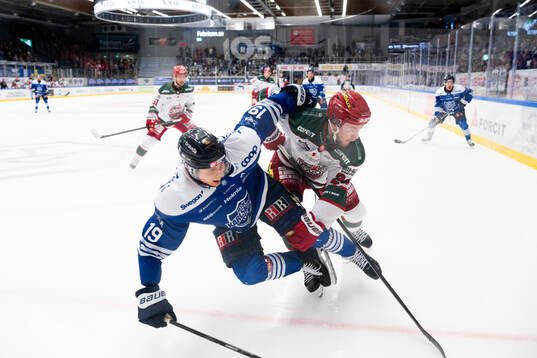Karlskogas Simen Andre Edvardsen och Modos Kyle Topping