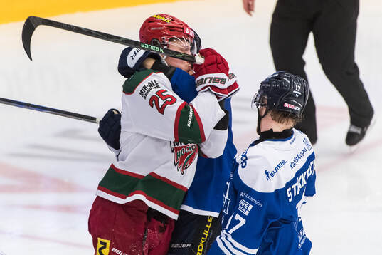 under semifinal ett i Hockeyallsvenskan mellan Karlskoga