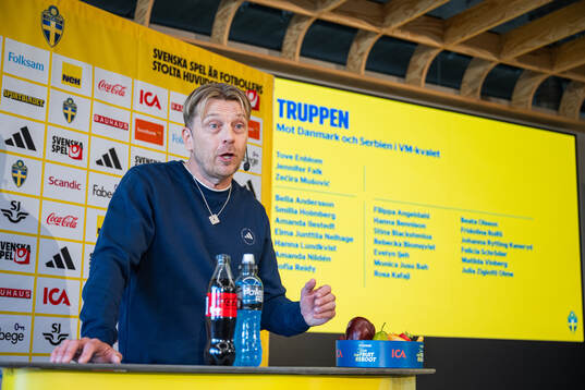 Bläddra bland fler bilder av Football, Women, Sweden, Press conference